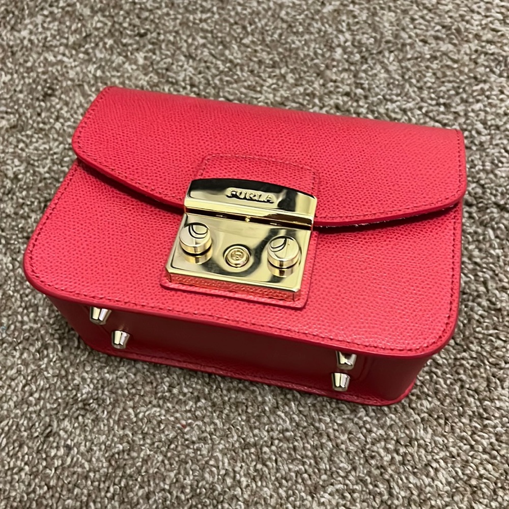 Furla Metropolis in color Ruby